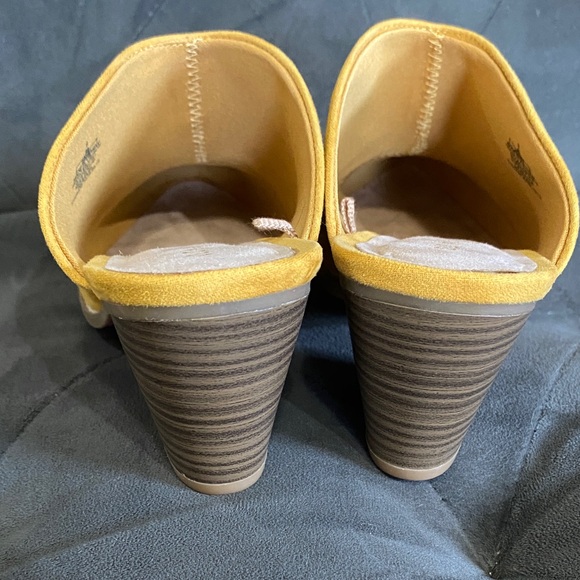 Old Navy Mustard Yellow Block Heel Mules - Picture 6 of 6